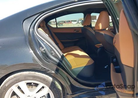 2024 Lexus Is 300 z USA, uszkodzony, nr VIN JTHCA1D22R5130243